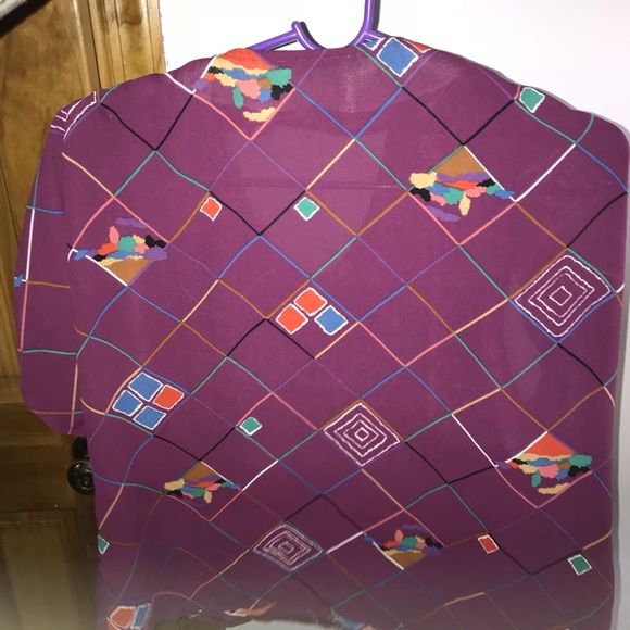 Sheer patterned blouse. - Picture 3 of 5